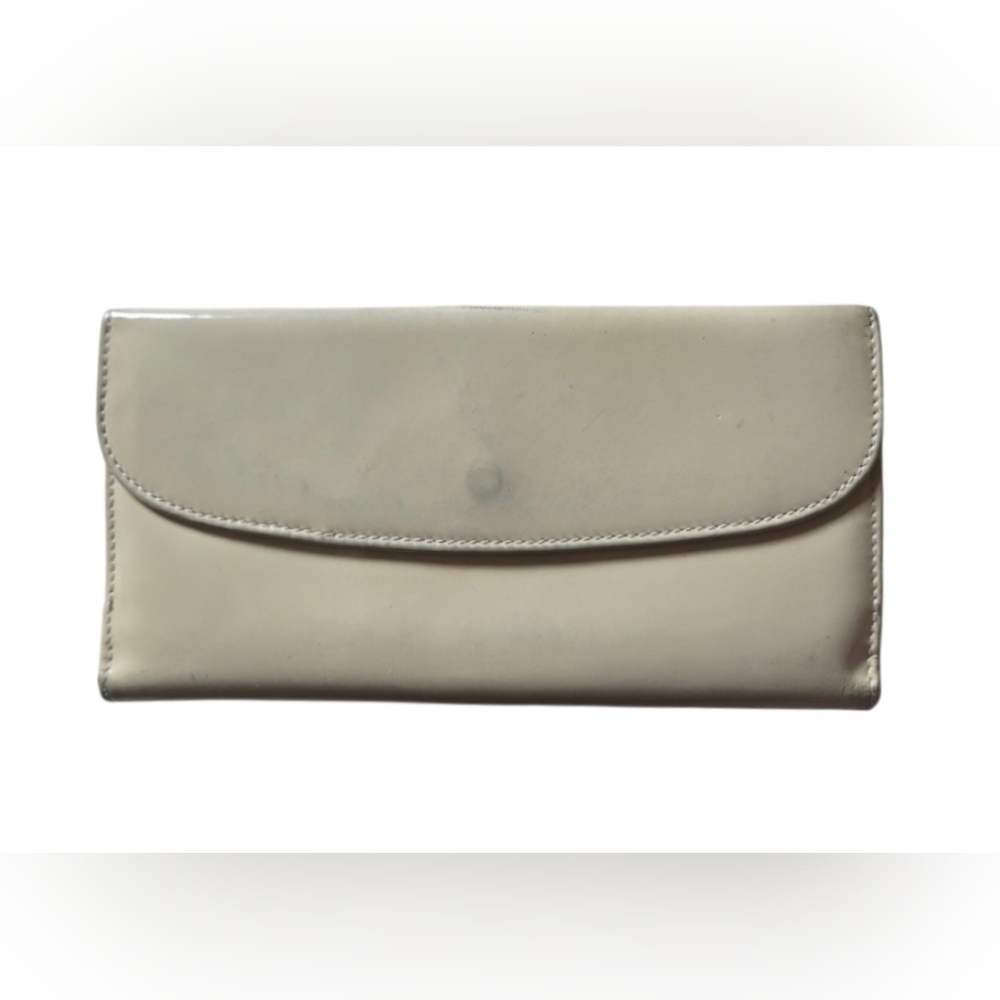 Gucci Vintage Patent Leather Nude Wallet with Gold Accent Clasp - Picture 2 of 16